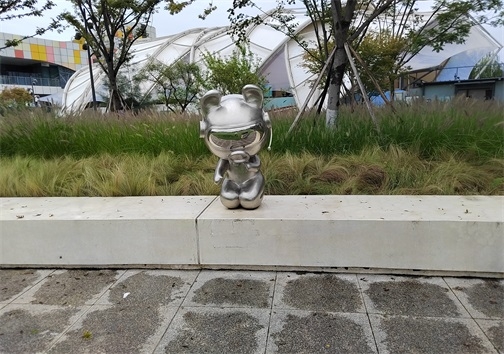 不鏽鋼雕塑（sù）